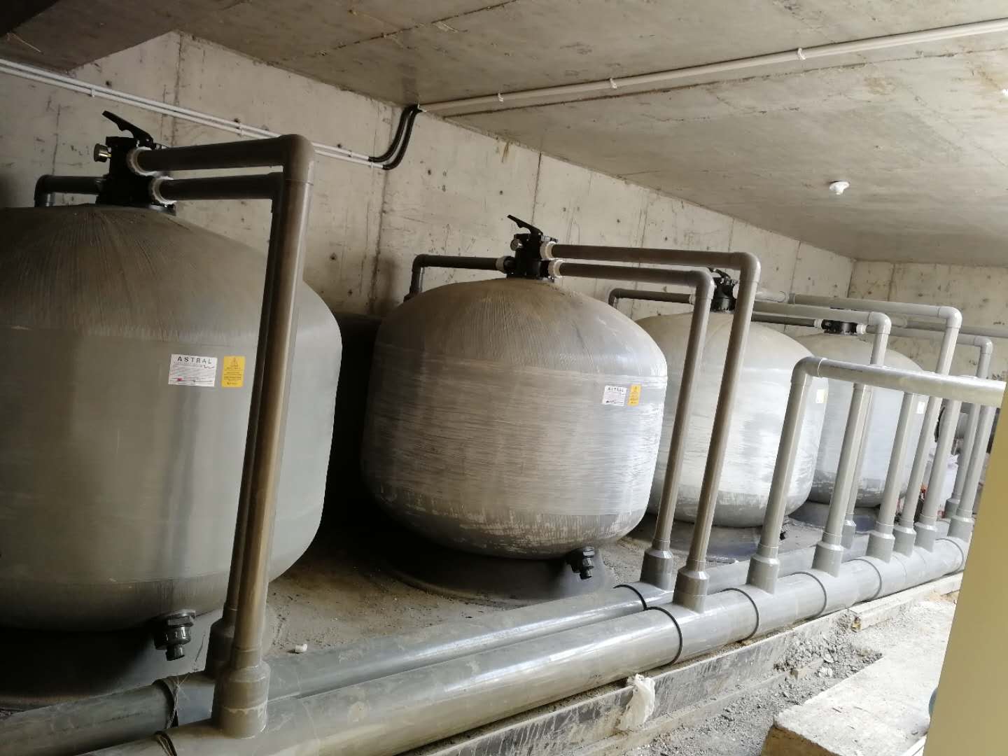 泳池水处理系统中，常见的泳池水过滤设备有哪些？