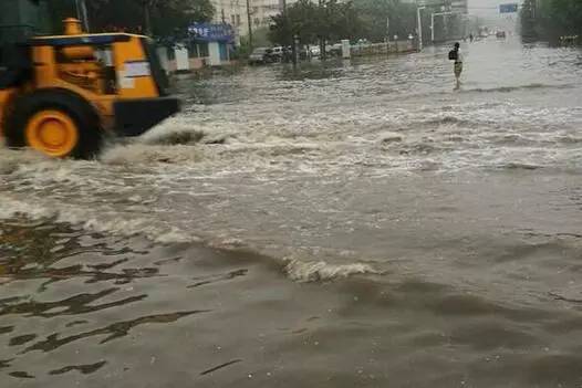 暴雨过后，游泳池该如何维护打理！