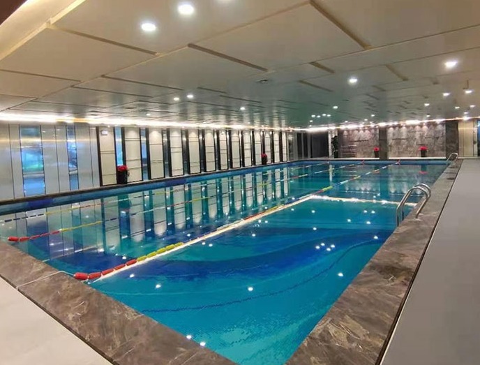 泳池水处理设备多少钱一套，建一个游泳池需要哪些费用?