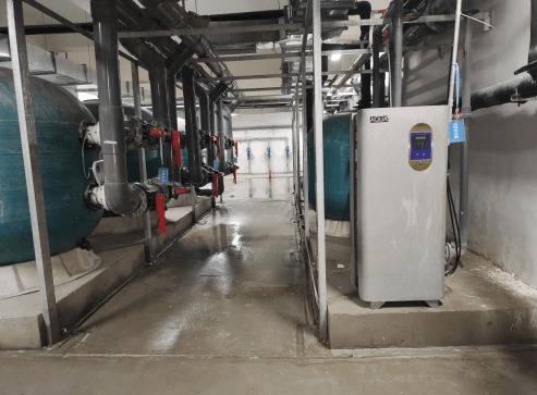 如何选择适合的泳池消毒设备？