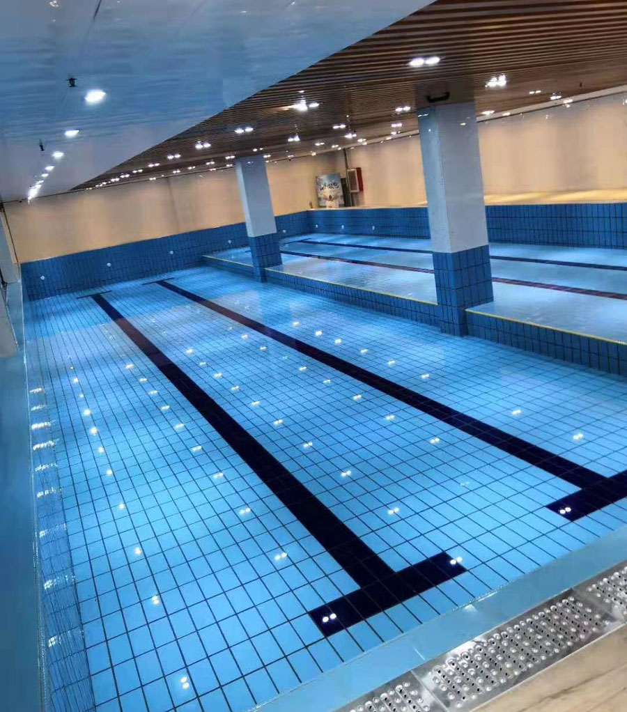 如何选择适合的游泳池水质处理设备？