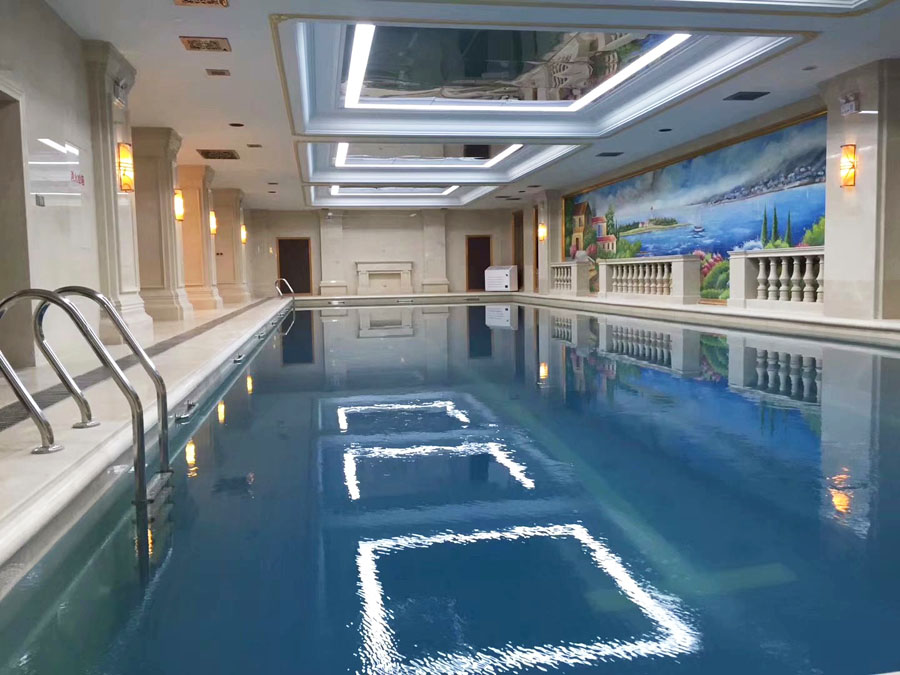 如何测量泳池的平均水深？