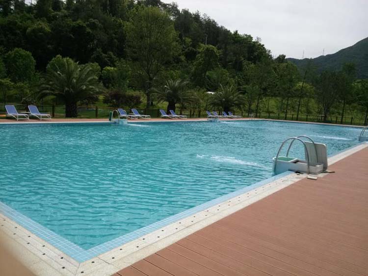 如何计算泳池的总水量？