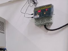 有哪些工具可以帮助监测泳池水质？