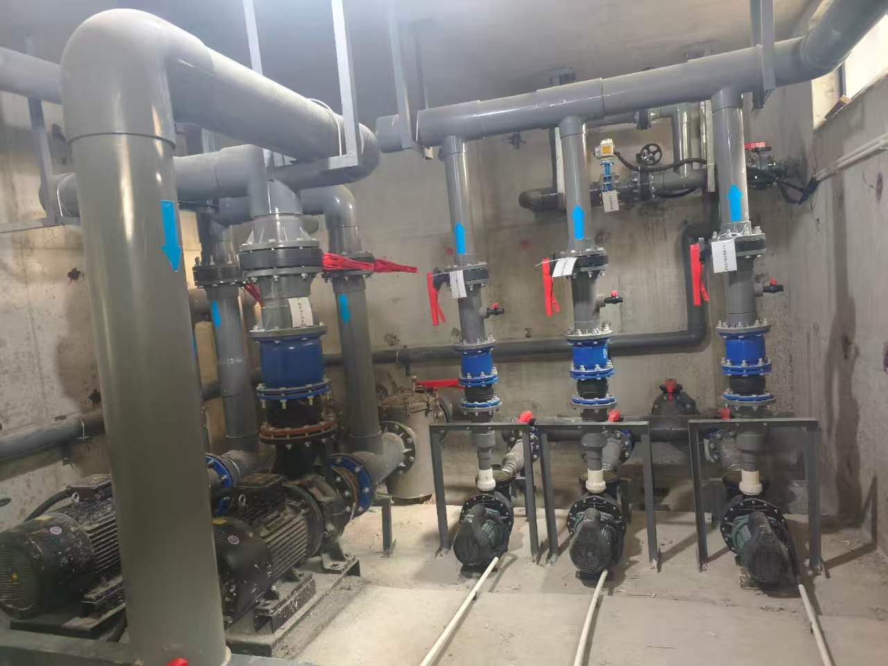 巨野学校室内泳池水处理设备安装项目施工现场